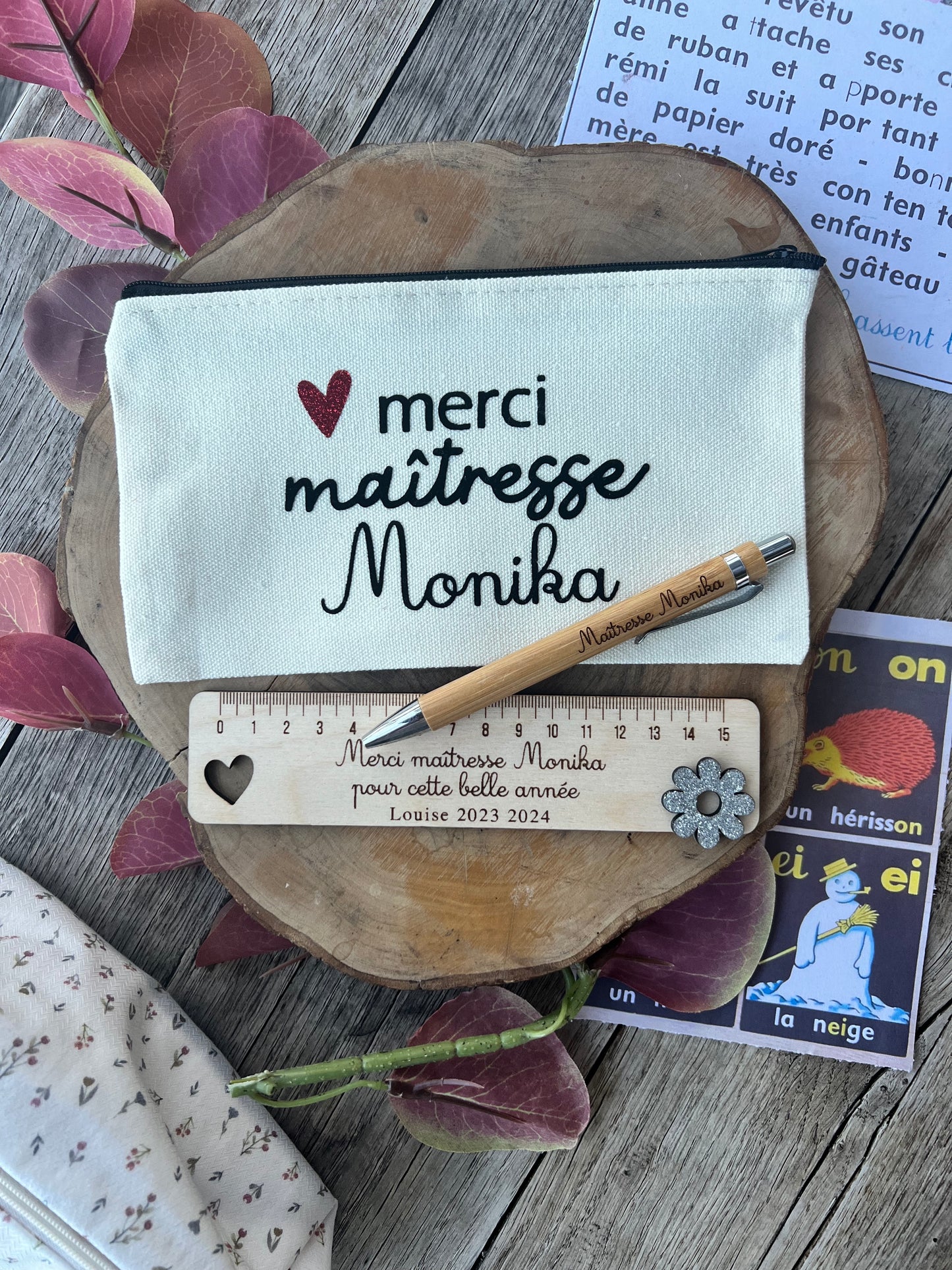 Trousse avec règle et stylo en bois