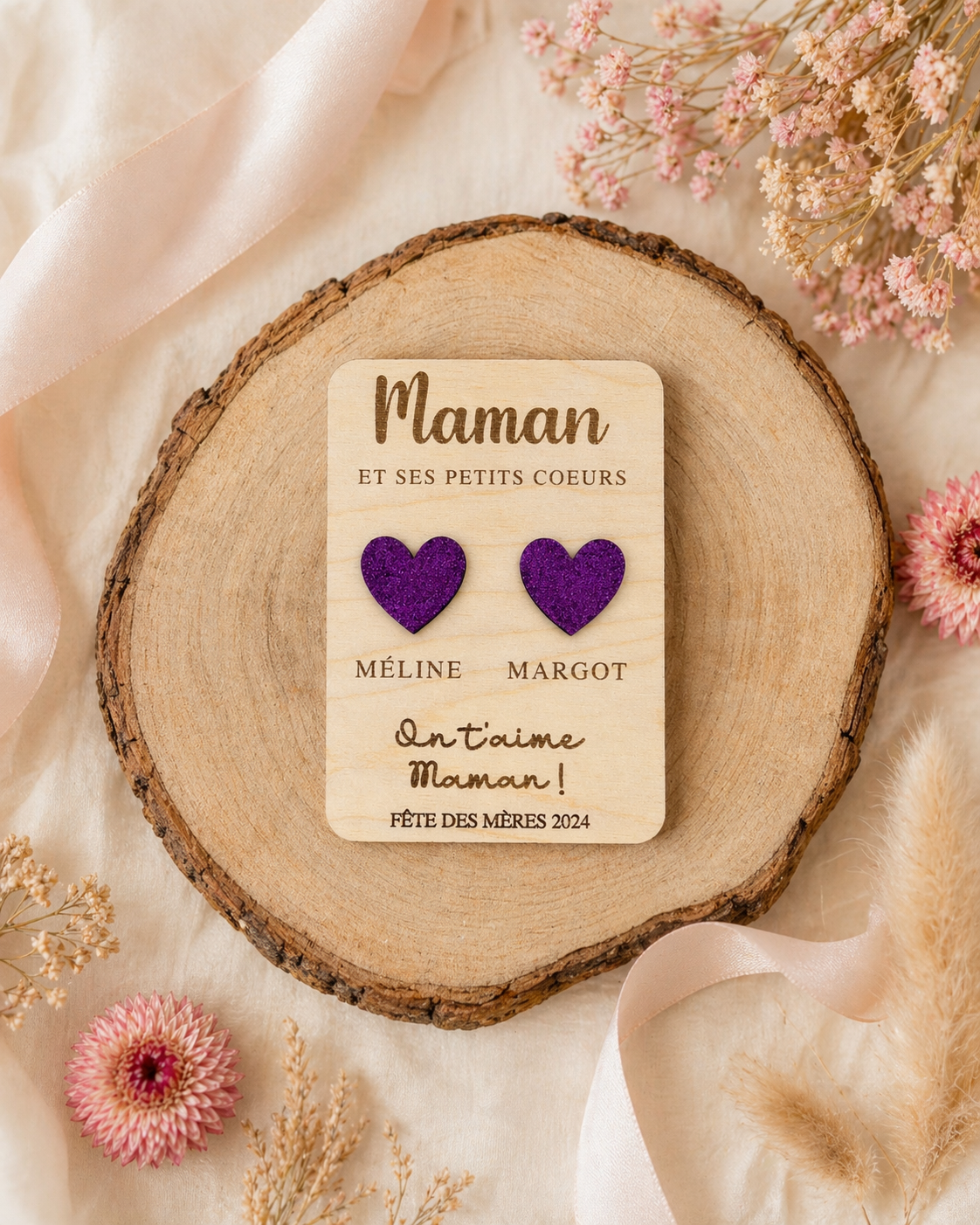 Carte en bois personnalisée Maman et ses petits cœurs
