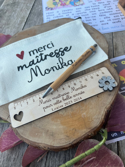 Trousse avec règle et stylo en bois