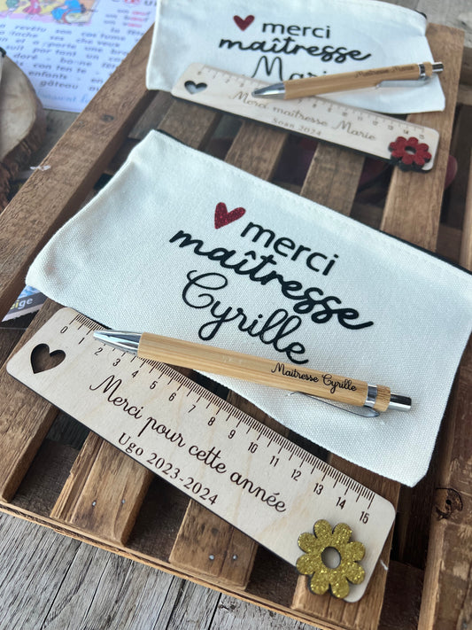 Trousse avec règle et stylo en bois