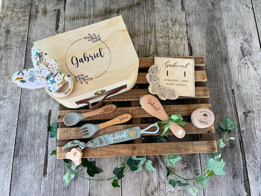 Coffret de naissance personnalisé thème jungle en bois gravé avec prénom bébé